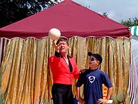 Exeter Festival entertainment, Exeter, Devon. Photograph (c) Sean Creech 2001
